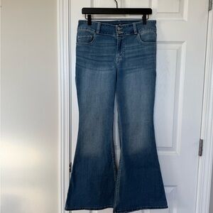 Hollister High Rise Flare Leg Jeans in Classic Blue SZ 10/30 Short like new